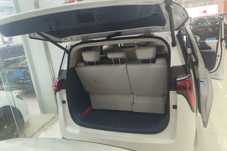 Used Buick Century 2025 2.0T Seven-Seater Yinshi Edition Trunk