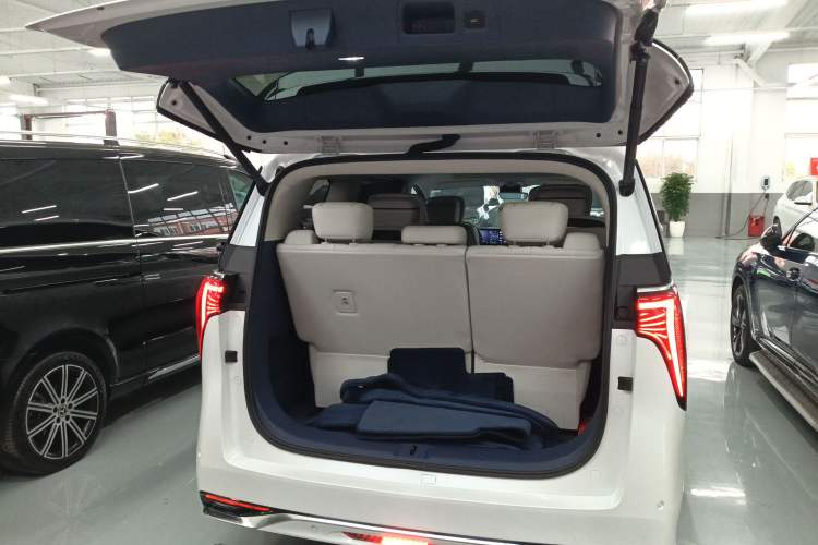 Used Buick Century 2025 2.0T Seven-Seater Yinshi Edition Trunk