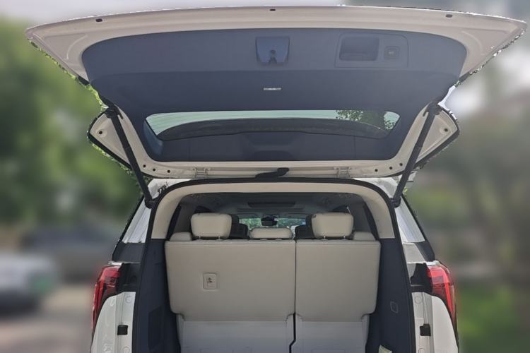Used Buick Century 2025 2.0T Seven-Seater Yinshi Edition Trunk