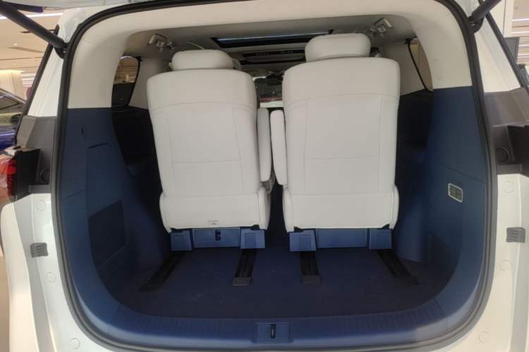 Used Buick Century 2025 2.0T Six-Seater YinShi Edition Trunk