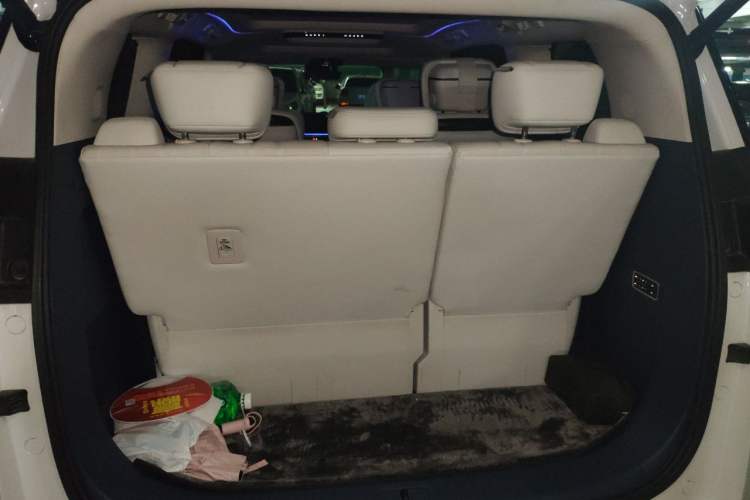 Used Buick Century 2025 2.0T Seven-Seater Yinshi Edition Trunk