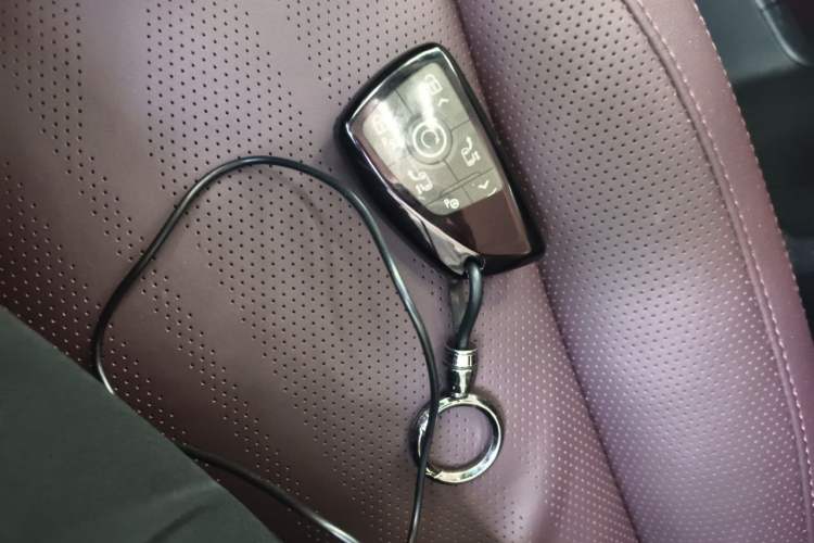 Used Buick Century 2025 2.0T Seven-Seater Yinshi Edition Vehicle Key