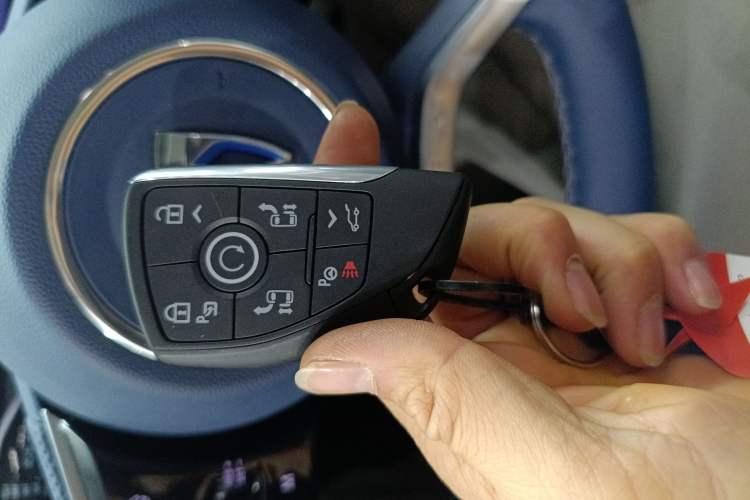 Used Buick Century 2025 2.0T Seven-Seater Yinshi Edition Vehicle Key