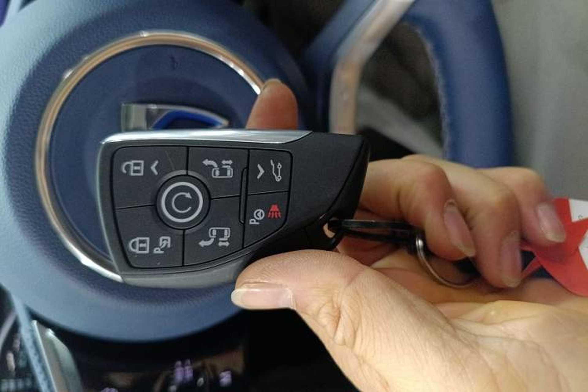 Used Buick Century 2025 2.0T Seven-Seater Yinshi Edition Vehicle Key