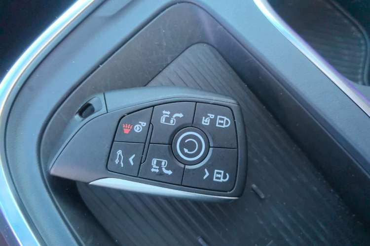 Used Buick Century 2025 2.0T Seven-Seater Yinshi Edition Vehicle Key