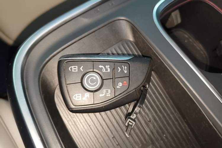 Used Buick Century 2025 2.0T Six-Seater YinShi Edition Vehicle Key