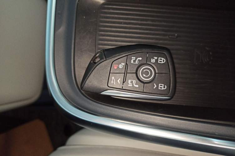 Used Buick Century 2025 2.0T Six-Seater YinShi Edition Vehicle Key
