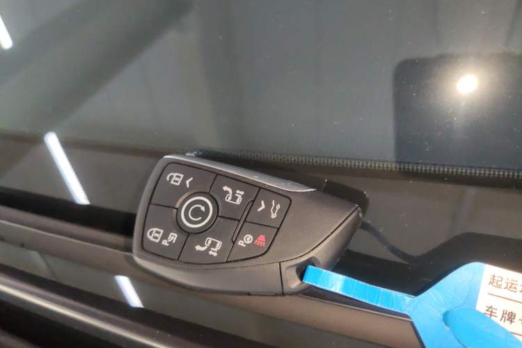 Used Buick Century 2025 2.0T Six-Seater YinShi Edition Vehicle Key