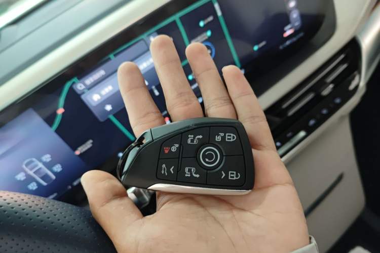 Used Buick Century 2025 2.0T Seven-Seater Yinshi Edition Vehicle Key