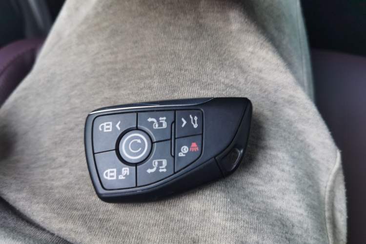 Used Buick Century 2025 2.0T Seven-Seater Yinshi Edition Vehicle Key