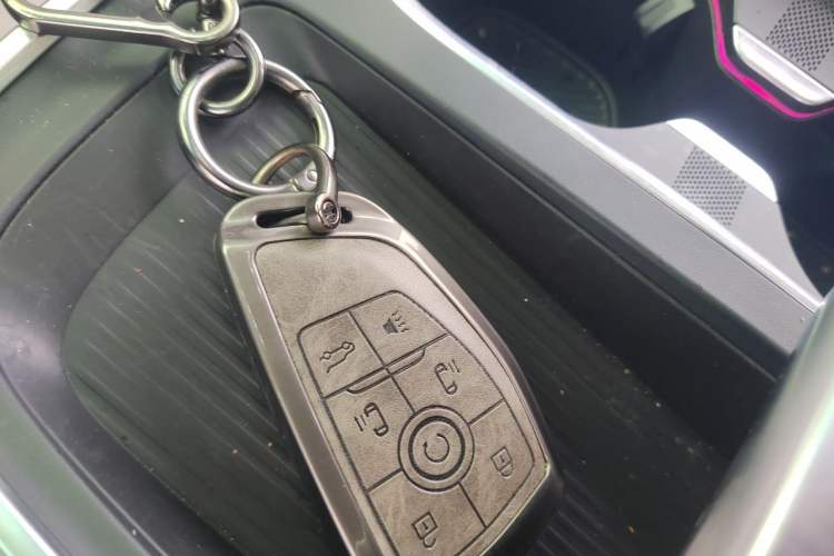 Used Buick Century 2025 2.0T Seven-Seater Yinshi Edition Vehicle Key
