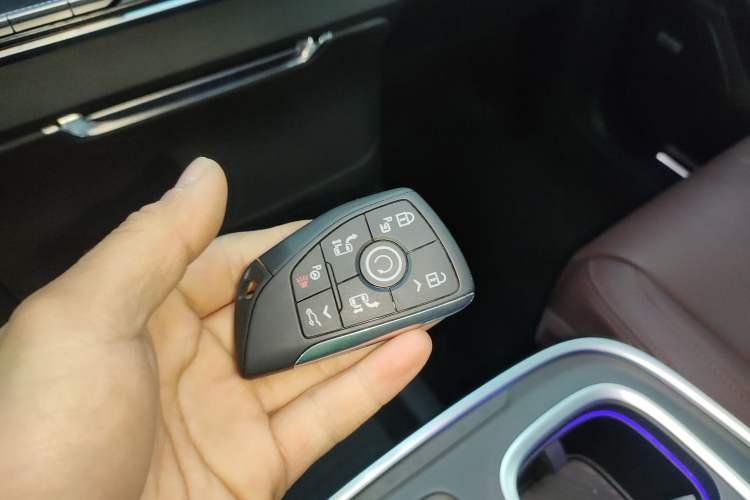 Used Buick Century 2025 2.0T Seven-Seater Yinshi Edition Vehicle Key