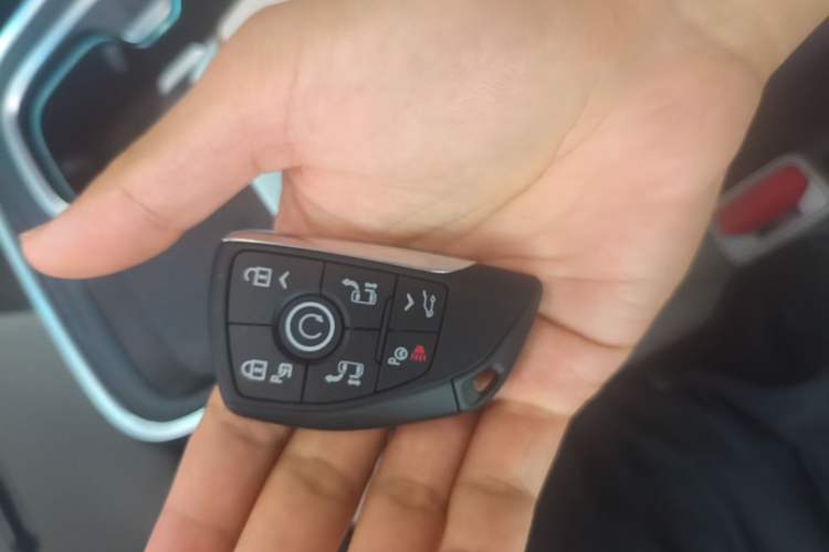 Used Buick Century 2025 2.0T Seven-Seater Yinshi Edition Vehicle Key