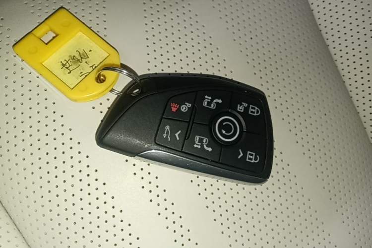 Used Buick Century 2025 2.0T Six-Seater YinShi Edition Vehicle Key