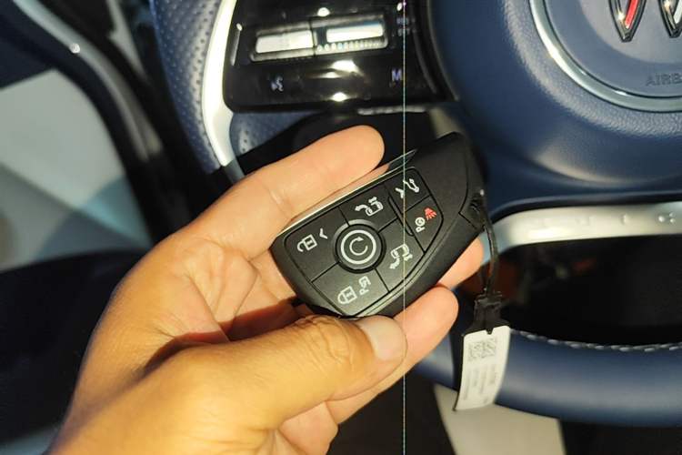 Used Buick Century 2025 2.0T Six-Seater YinShi Edition Vehicle Key