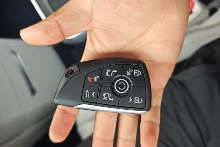 Used Buick Century 2025 2.0T Seven-Seater Yinshi Edition Vehicle Key
