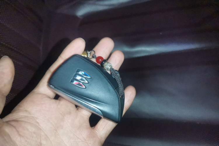 Used Buick Century 2025 2.0T Seven-Seater Yinshi Edition Vehicle Key