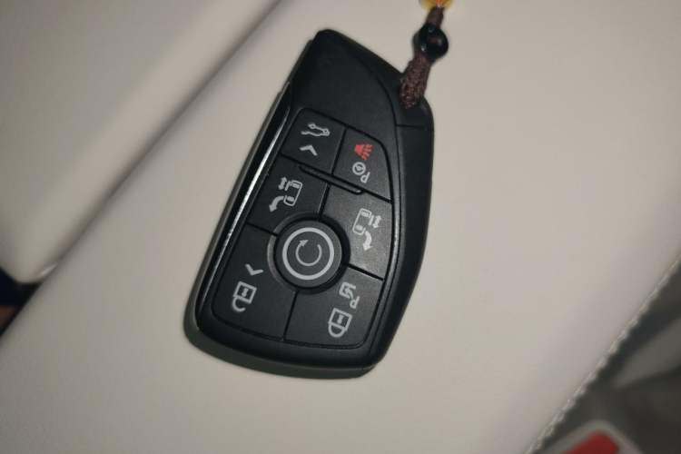 Used Buick Century 2025 2.0T Seven-Seater Yinshi Edition Vehicle Key