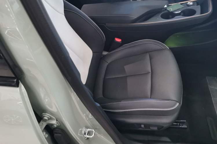 Used Buick E4 2023 GS Edition Right Front Seat
