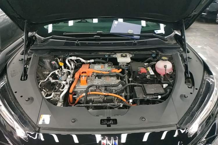 Used Buick E4 2023 Deluxe Edition Engine Bay