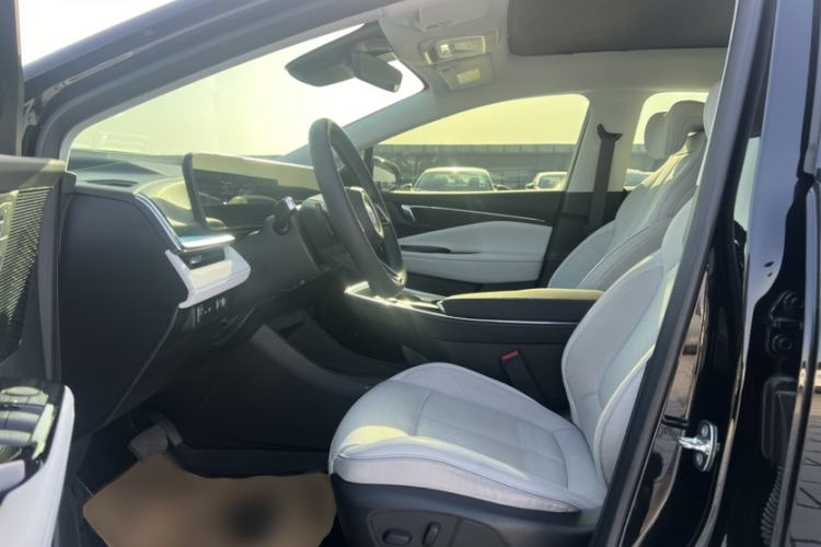 Used Buick E4 2023 Deluxe Edition Interior 4