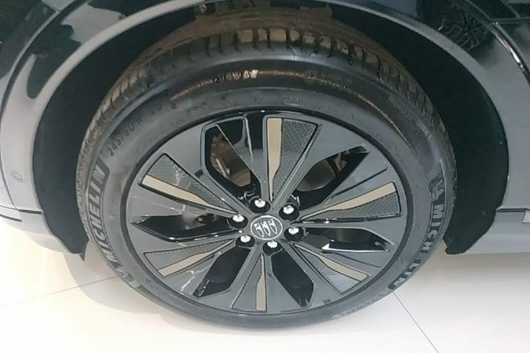 Used Buick E4 2023 GS Edition Left Front Wheel Hub