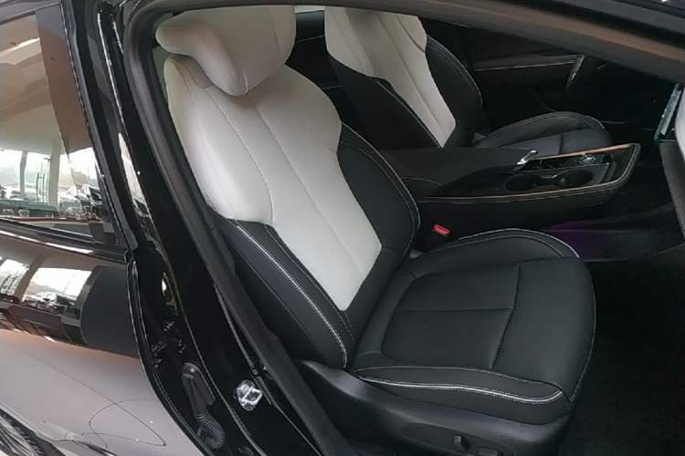 Used Buick E4 2023 GS Edition Right Front Seat