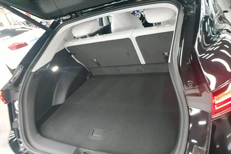 Used Buick E4 2023 Deluxe Edition Trunk