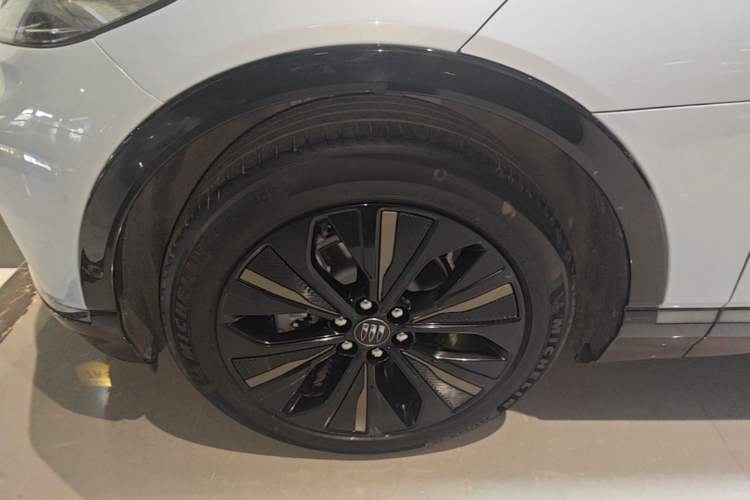 Used Buick E4 2023 GS Edition Left Front Wheel Hub