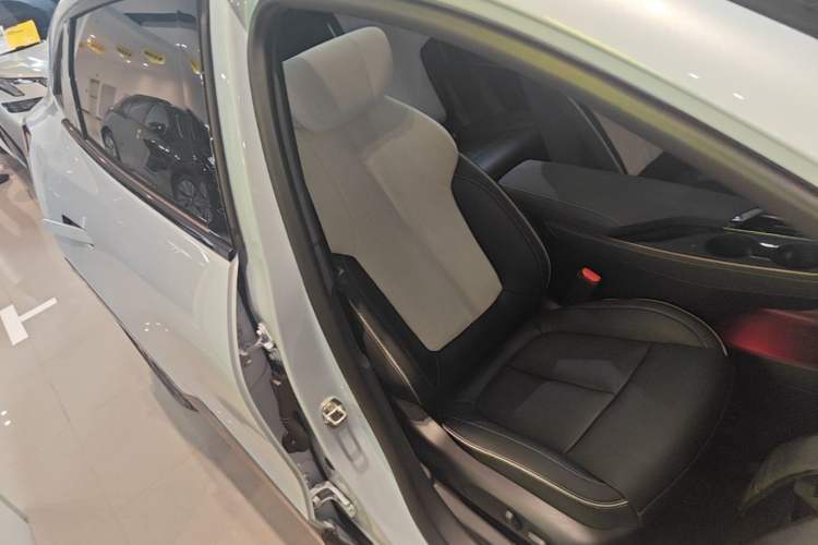 Used Buick E4 2023 GS Edition Right Front Seat