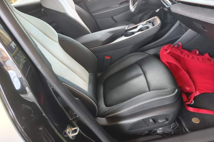 Used Buick E4 2023 GS Edition Right Front Seat