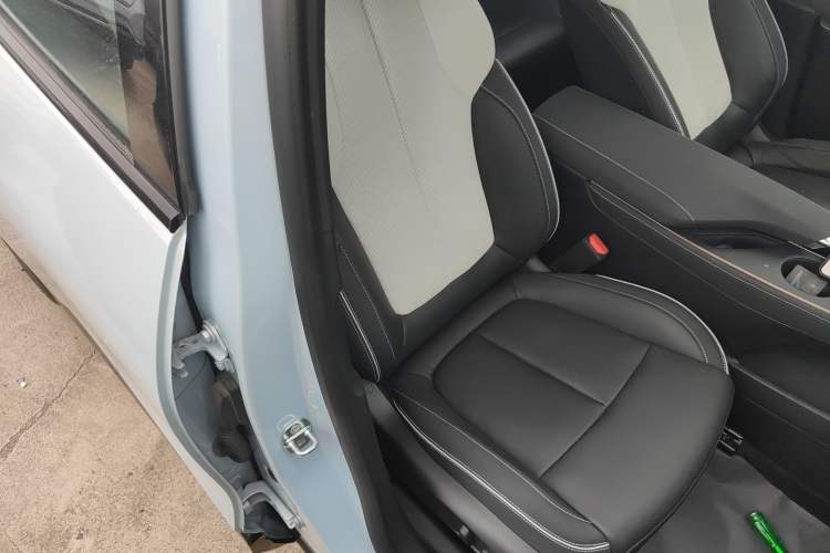 Used Buick E4 2023 GS Edition Right Front Seat