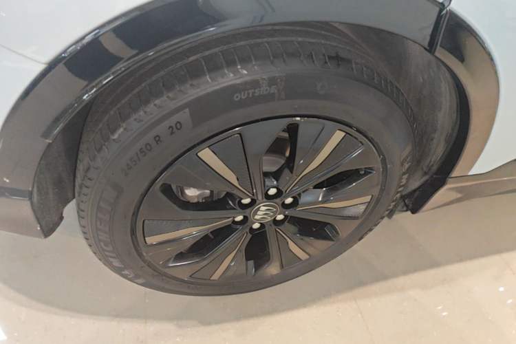 Used Buick E4 2023 GS Edition Right Rear Wheel Hub