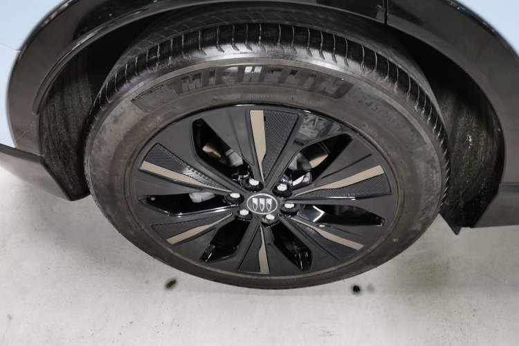 Used Buick E4 2023 GS Edition Right Rear Wheel Hub