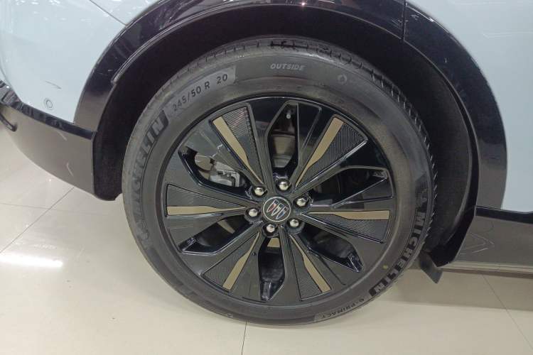 Used Buick E4 2023 GS Edition Right Rear Wheel Hub