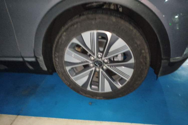 Used Buick E4 2023 Deluxe Edition Right Front Wheel Hub