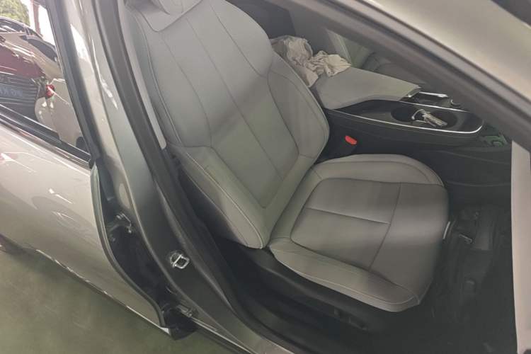 Used Buick E4 2023 Deluxe Edition Right Front Seat