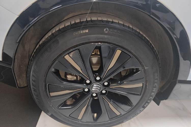 Used Buick E4 2023 GS Edition Right Rear Wheel Hub