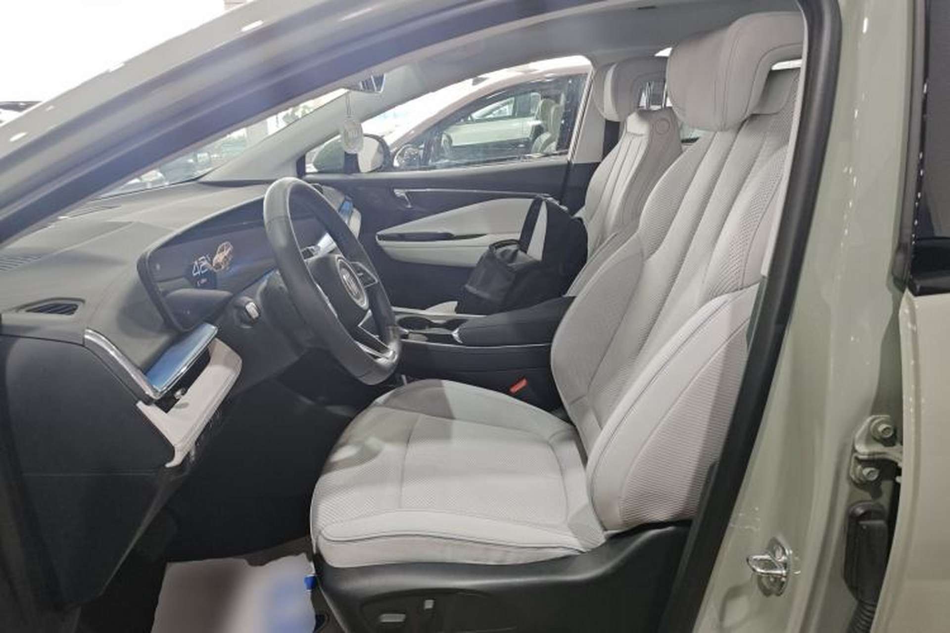 Used Buick E4 2023 Deluxe Edition Left Front Seat