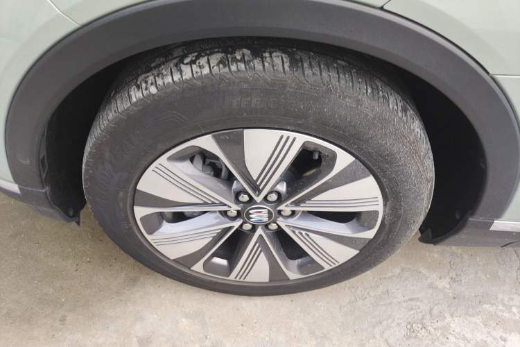Used Buick E4 2023 Deluxe Edition Left Front Wheel Hub