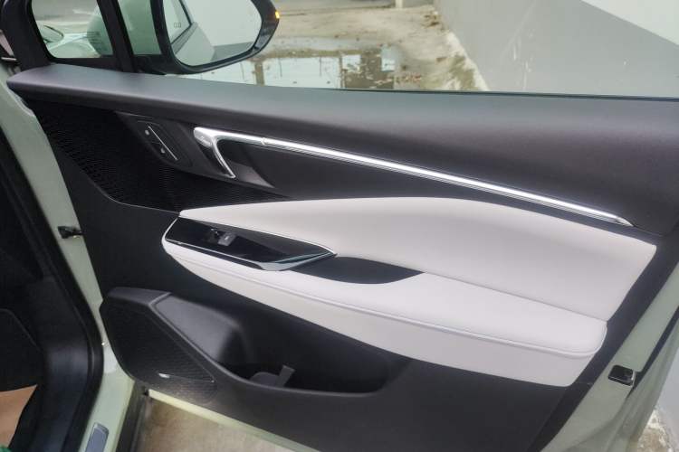 Used Buick E4 2023 Deluxe Edition Right Front Door Interior