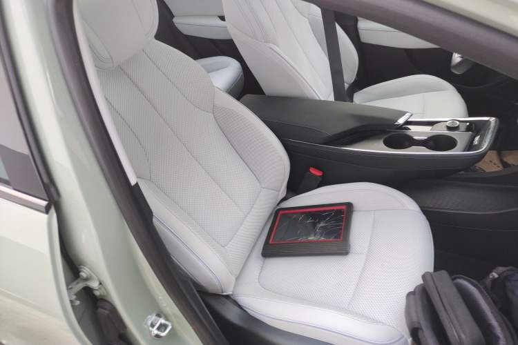Used Buick E4 2023 Deluxe Edition Right Front Seat