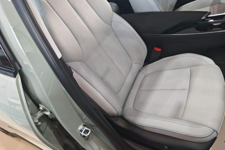 Used Buick E4 2023 Smart Edition Right Front Seat