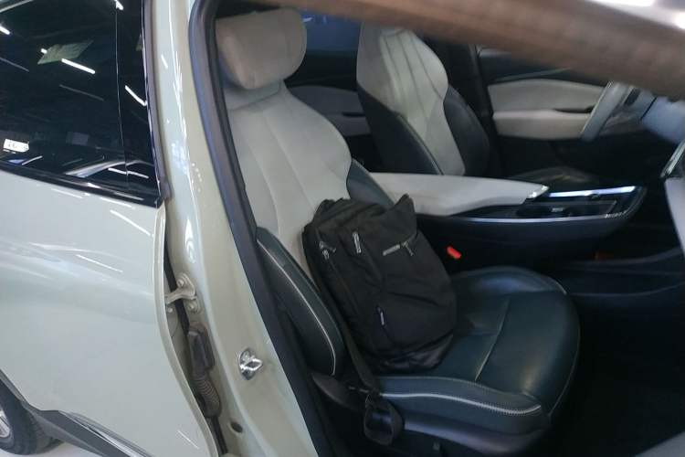 Used Buick E4 2023 Deluxe Edition Right Front Seat