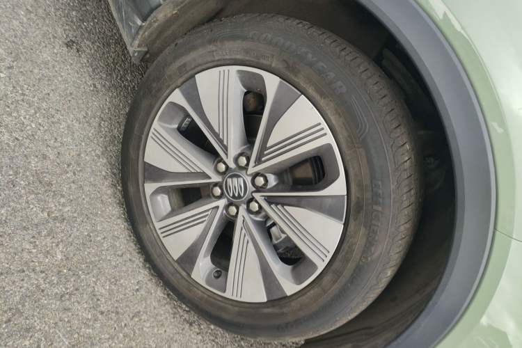 Used Buick E4 2023 Deluxe Edition Right Front Wheel Hub
