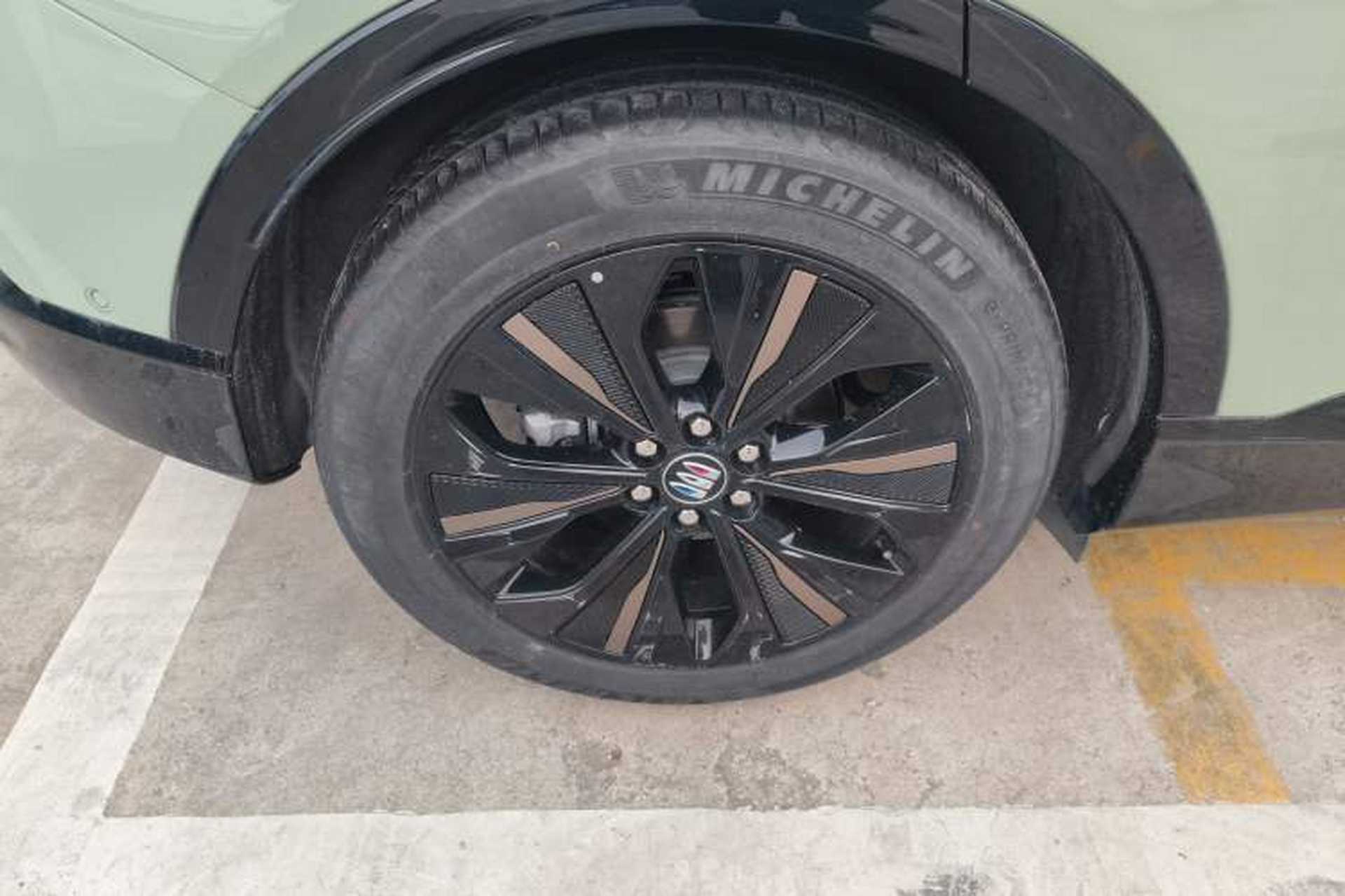 Used Buick E4 2023 GS Edition Right Rear Wheel Hub