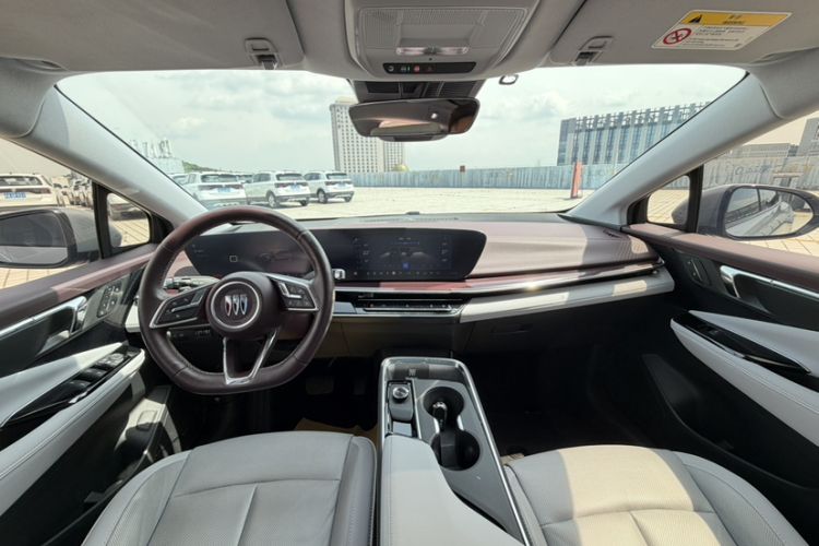 Used Buick E4 2023 Deluxe Edition Interior 4