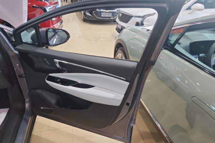 Used Buick E4 2023 Smart Edition Interior 5