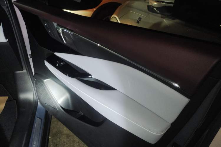 Used Buick E4 2023 Deluxe Edition Right Front Door Interior