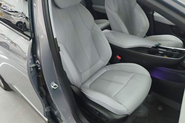 Used Buick E4 2023 Deluxe Edition Right Front Seat